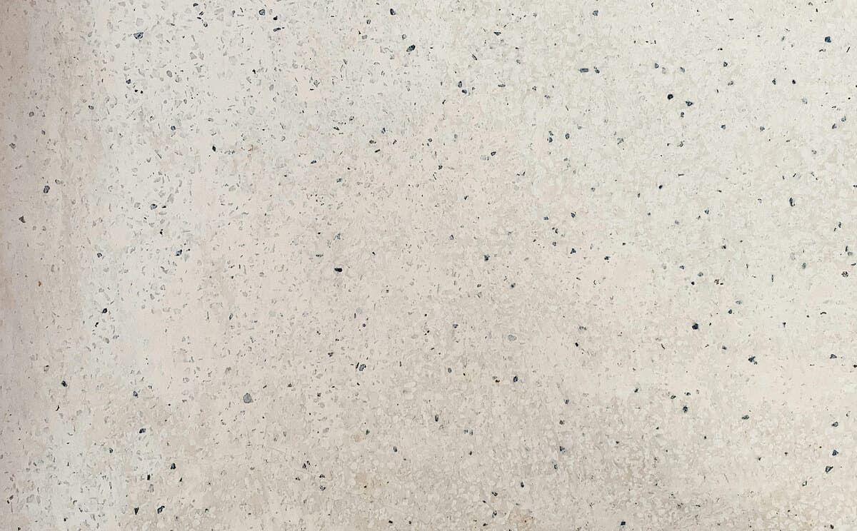 Lantai teraso setelah grinding, filling, dan polishing dengan warna serbuk marmer kembali tajam